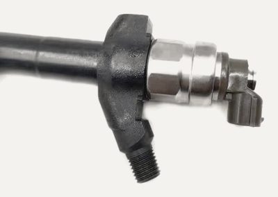 095000-5810 common rail fuel injector (OEM 6C1Q-9K546-BB) — view 3